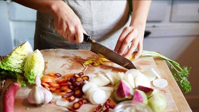 8 Teknik Memasak Dasar yang Wajib Dikuasai Pemula Agar Masakan Selalu Anti Gagal